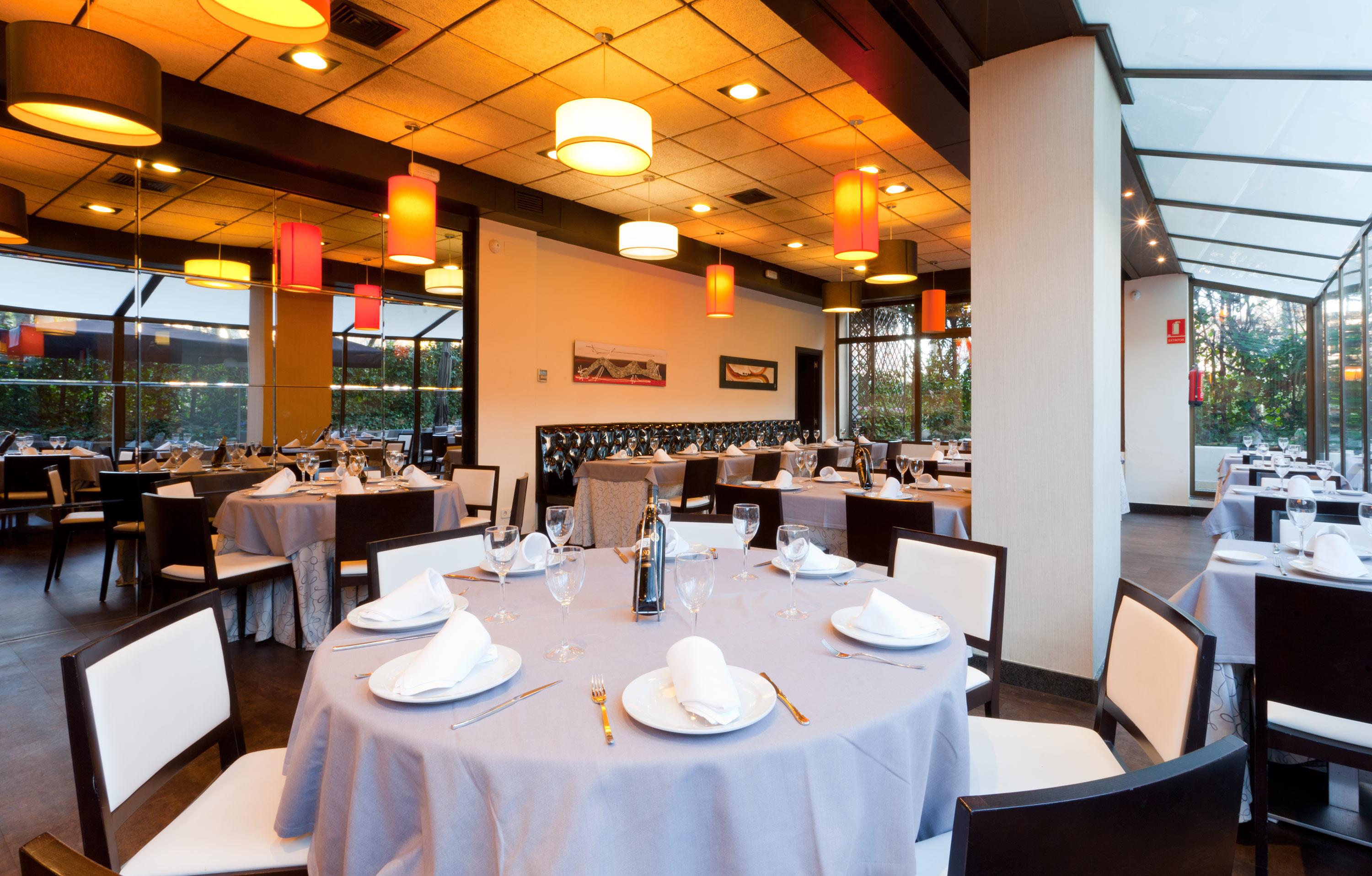فندق Senator Barajas مدريد المظهر الخارجي الصورة Interior of a restaurant